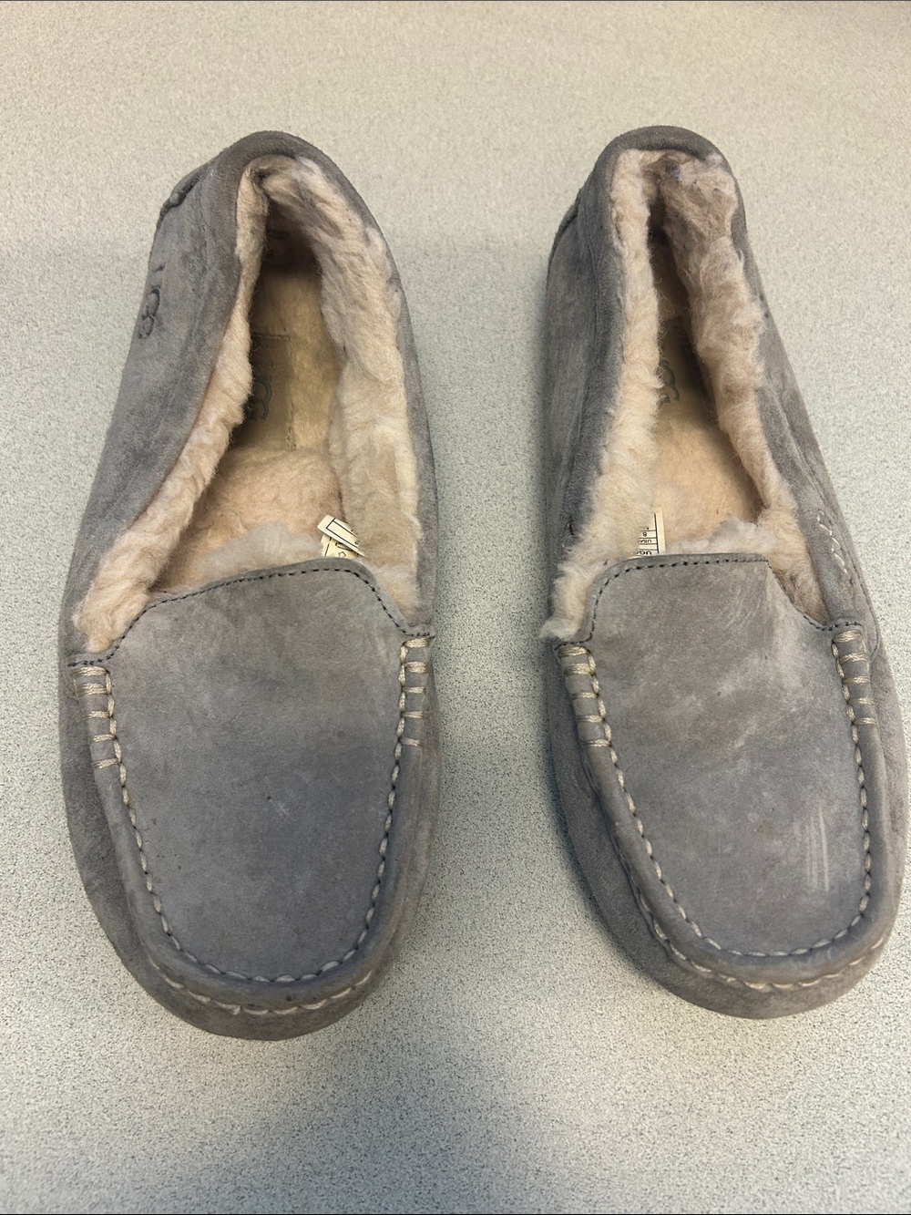 UGG’s Gray Ansley Suede Lined Slip-On Moccasin Slippers Size 8